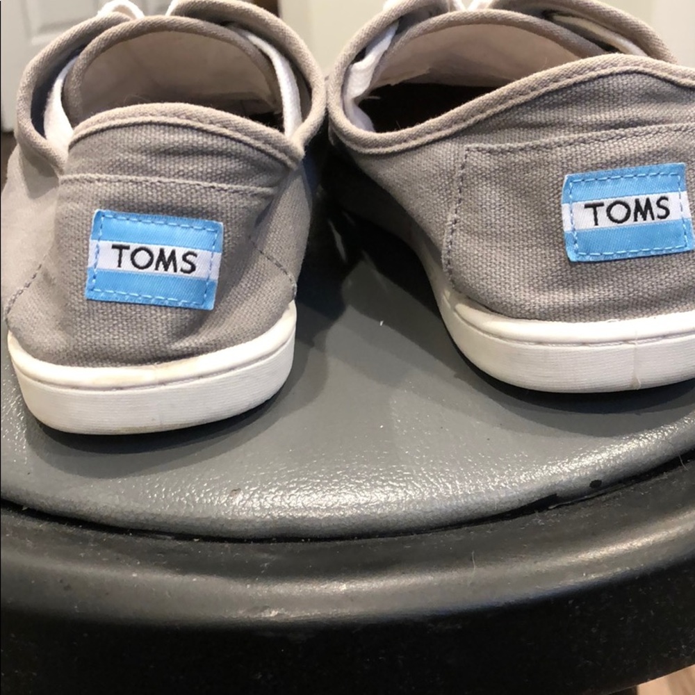Tom’s Sneakers
